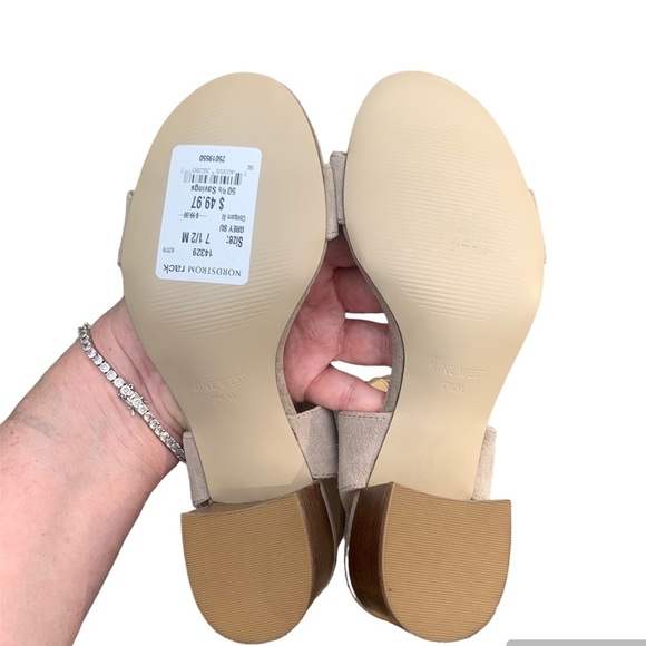 Nine West Suede Sandals 7.5 Stacked Heel Gold Hardware Strappy Neutral - Picture 8 of 10